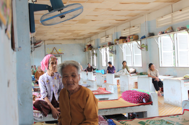 Ảnh: Người già trong Trung tâm Bảo trợ Xã hội Chánh Phú Hòa