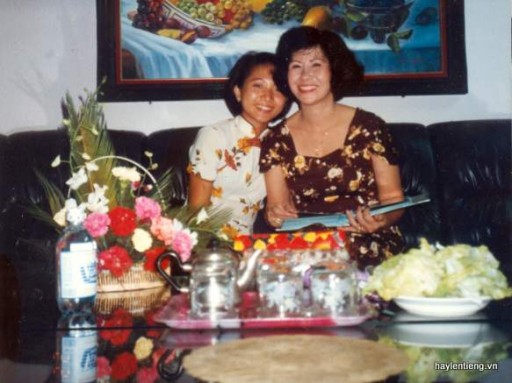 Ảnh Trần Thị Ngọc Hạnh chụp cùng dì nuôi Nguyễn Thị Ngọc Thanh