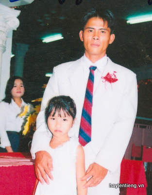 Anh Nguyễn Huy Biên chụp cùng con gái