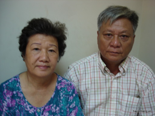 Ông Phan Văn Phụng và vợ tại văn phòng