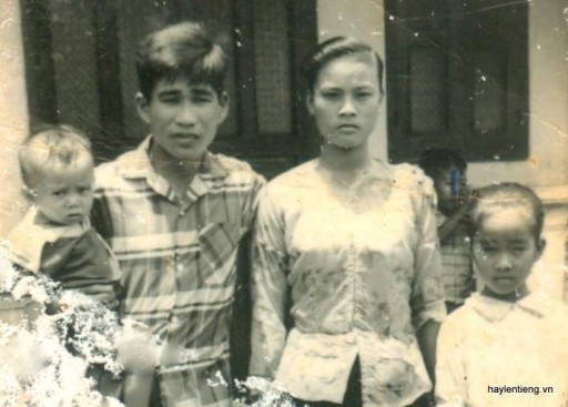 Ông Nguyễn Văn Ro cùng vợ con