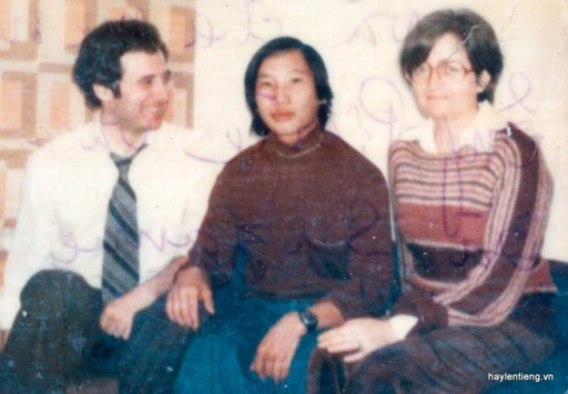 Ông Châu Ngọc Hồng (giữa) lúc trẻ