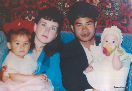 Gia đình anh Nguyễn Thành Chung, chụp năm 1996 tại Pháp khi chưa ly hôn