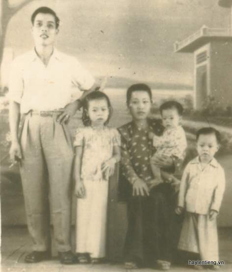 Ông Nguyễn Văn Trực cùng vợ con