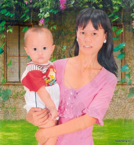Chị Phạm Thị Nhanh và con trai Hải Đăng