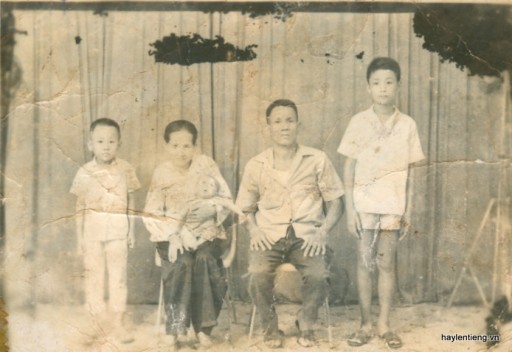 Hình cha mẹ chú Cõn,  Chú Tươn và chú Hầu lúc nhỏ