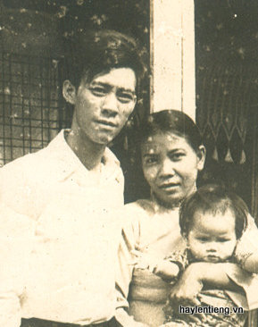 Ông Huỳnh Bỉnh Quang cùng cô Trần Thị Thôn và chị CHúc An lúc nhỏ