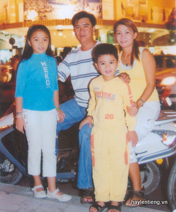 Anh Nguyễn Chí Linh cùng với gia đình