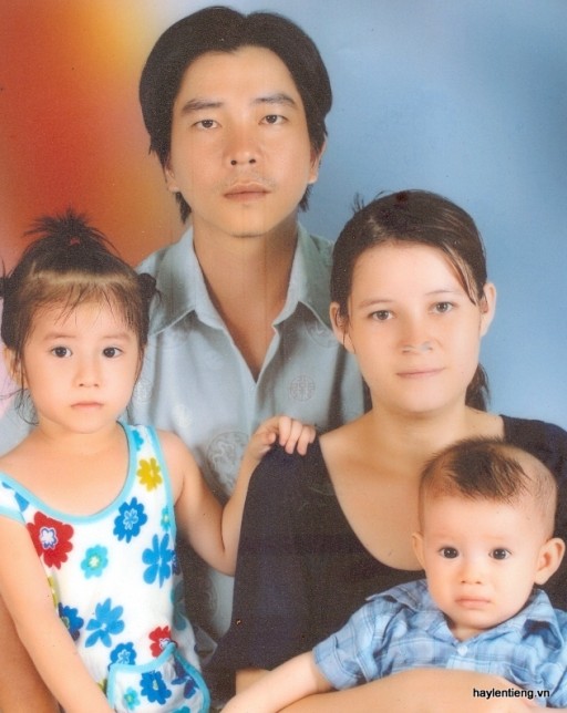 Chị Phương Mai cùng chồng và các con
