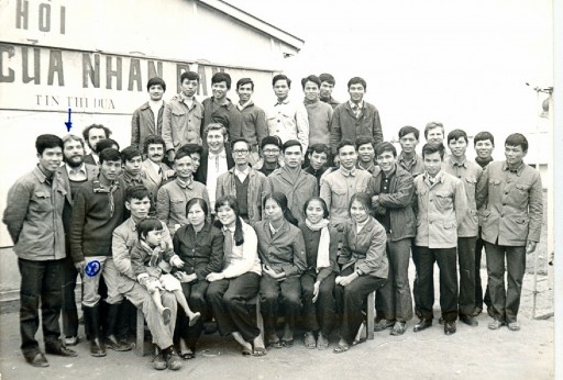 Ảnh ông Bernd Germo chụp cùng ông Nhiếp và cán bộ Trường Xây dựng Việt - Đức vào năm 1976
