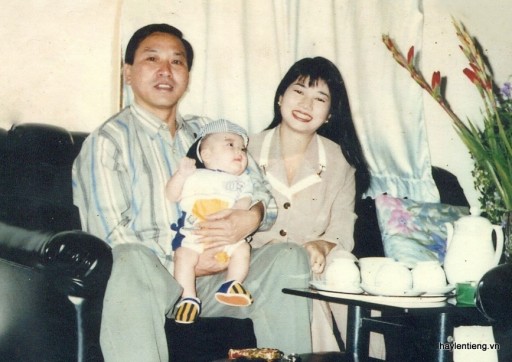 Ông Quang cùng vợ và con trai