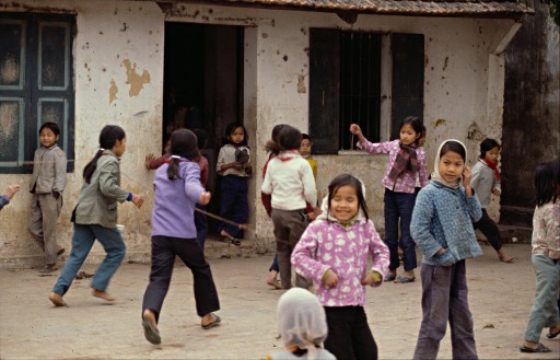 Đây những đứa trẻ mà ông đã chụp tại làng Yên Sở, Hà Nội