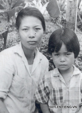 Chị Nguyễn Thị Thúy và mẹ
