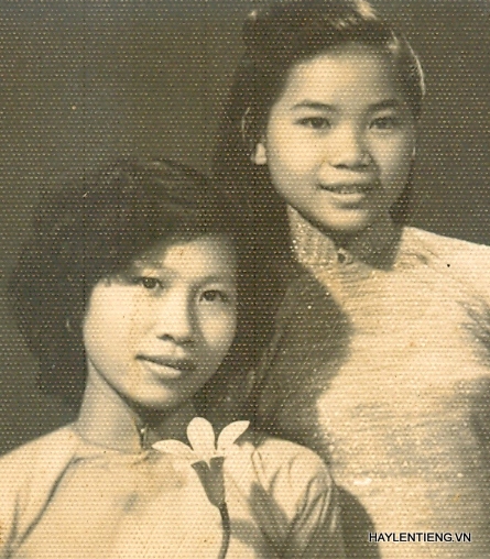 Bà Nguyễn Thị Sáu (bên trái) lúc trẻ