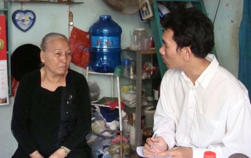 Anh Nguyễn Văn Linh trong một chuyến công tác để tìm kiếm người thất lạc. Ảnh: NCHCCCL